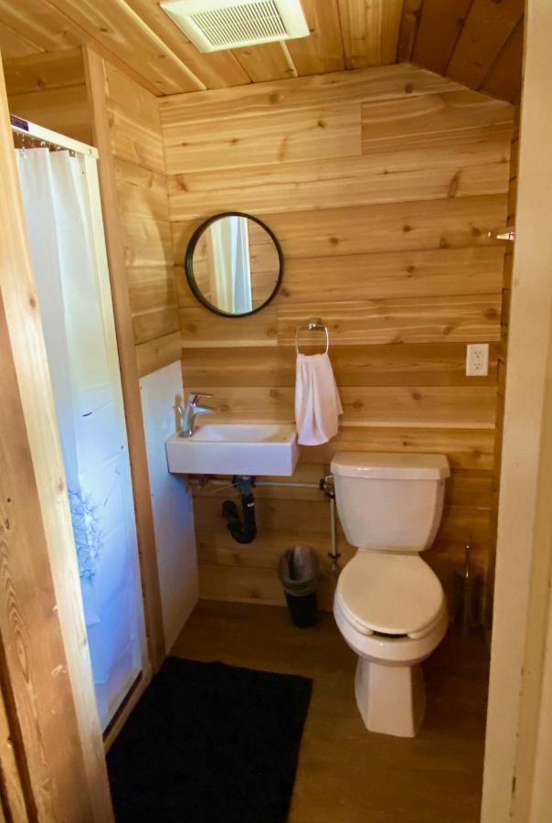 Chute Lake Lodge Naramata Eksteriør bilde
