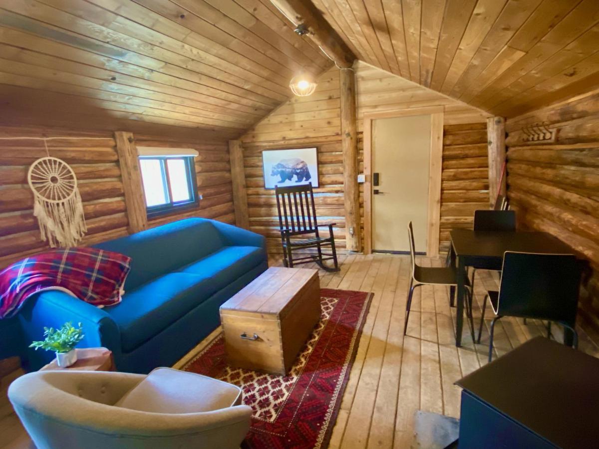 Chute Lake Lodge Naramata Eksteriør bilde